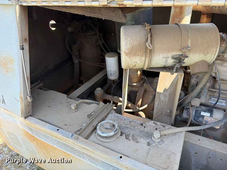 image for item EP7578 1994 LeRoi 185 air compressor