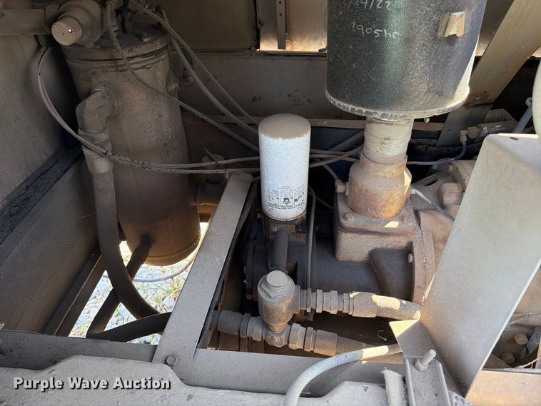 image for item EP7578 1994 LeRoi 185 air compressor