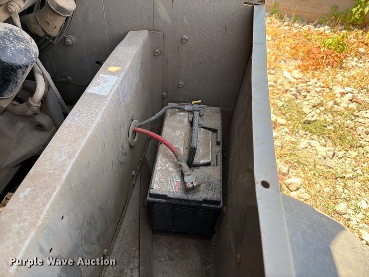 image for item EP7578 1994 LeRoi 185 air compressor