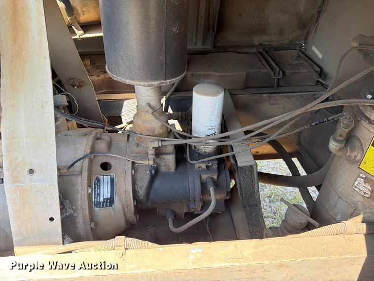 image for item EP7578 1994 LeRoi 185 air compressor
