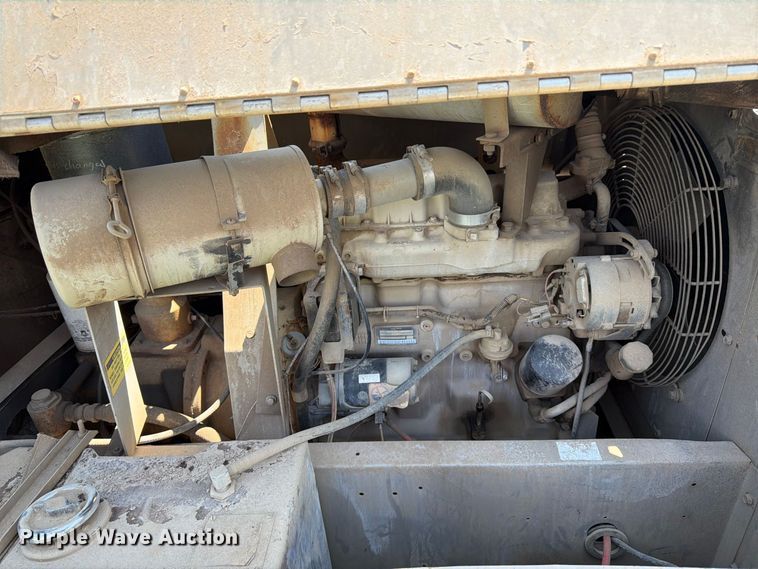 image for item EP7578 1994 LeRoi 185 air compressor