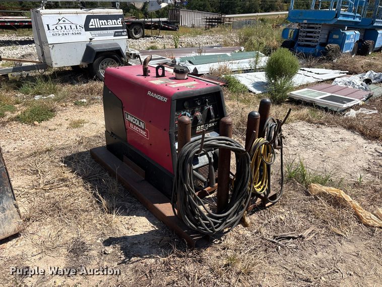 image for item ER3299 Lincoln Electric Ranger 250 GXT welder