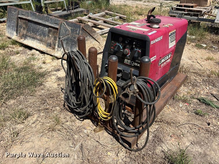 image for item ER3299 Lincoln Electric Ranger 250 GXT welder