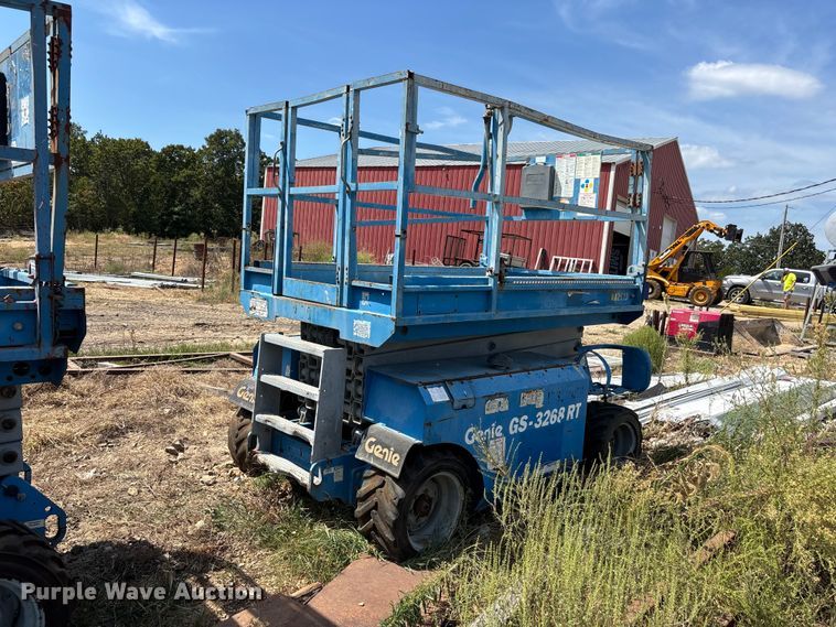 image for item ER3300 2001 Genie GS 3268 scissor lift