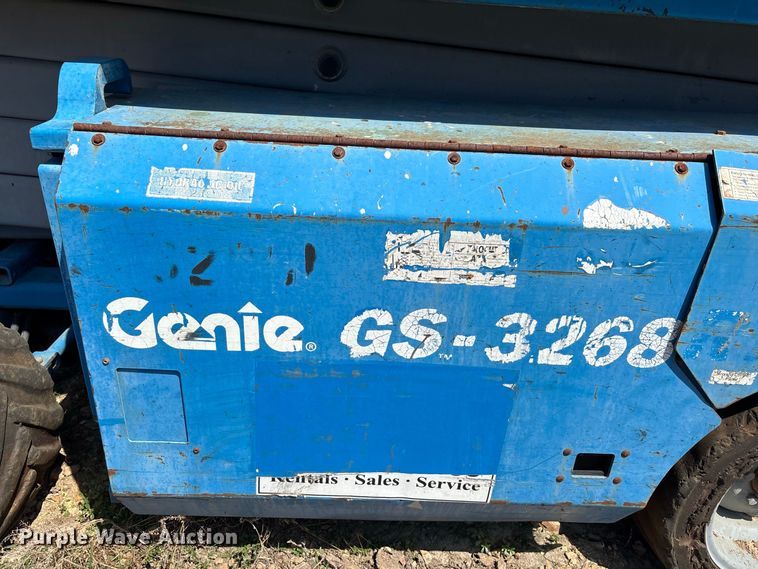 image for item ER3300 2001 Genie GS 3268 scissor lift