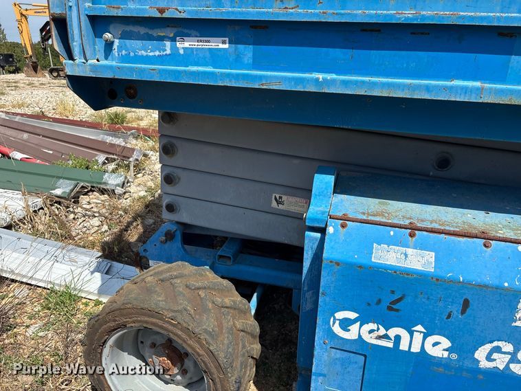 image for item ER3300 2001 Genie GS 3268 scissor lift