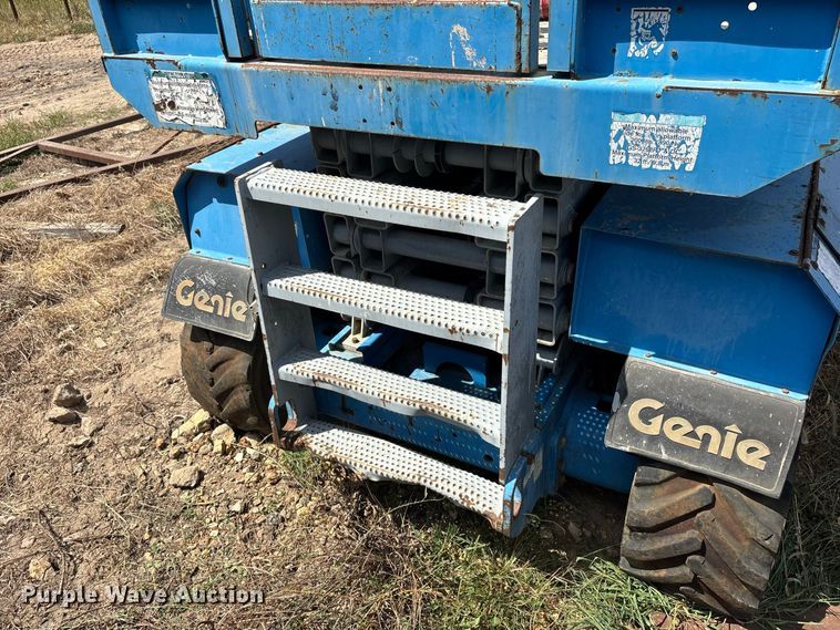 image for item ER3300 2001 Genie GS 3268 scissor lift