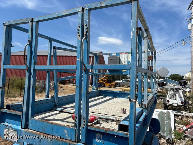image for item ER3300 2001 Genie GS 3268 scissor lift