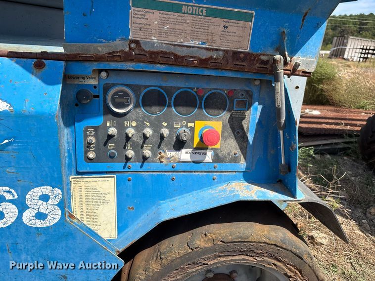 image for item ER3300 2001 Genie GS 3268 scissor lift