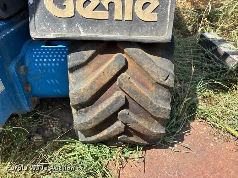 image for item ER3300 2001 Genie GS 3268 scissor lift