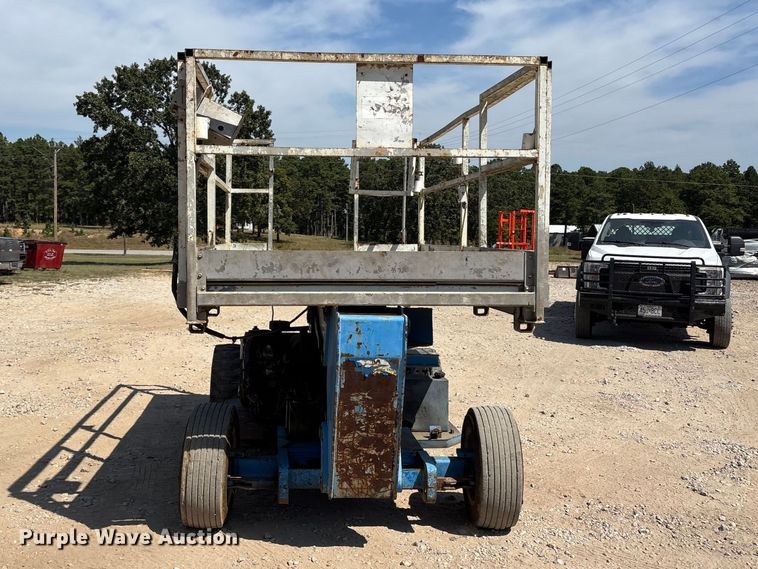 image for item ER3303 1989 Genie V2470CP scissor lift
