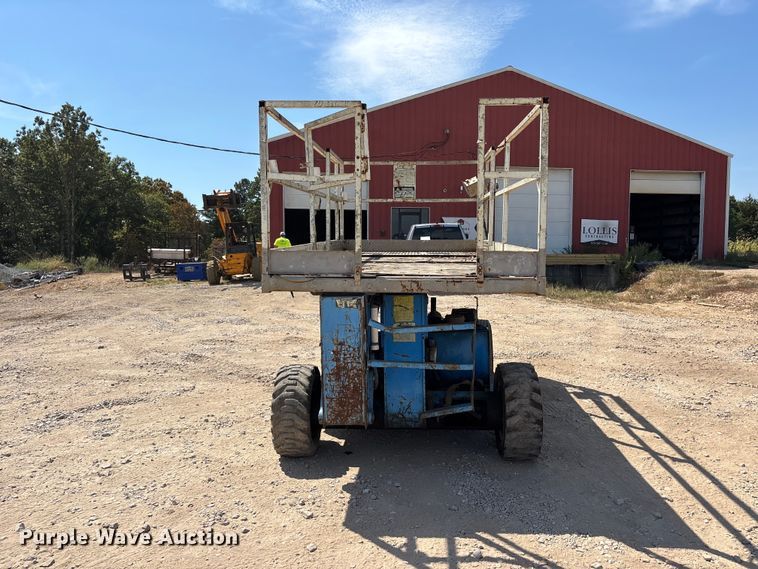 image for item ER3303 1989 Genie V2470CP scissor lift