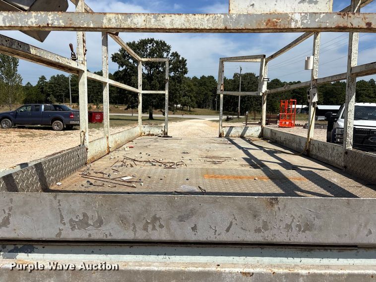 image for item ER3303 1989 Genie V2470CP scissor lift