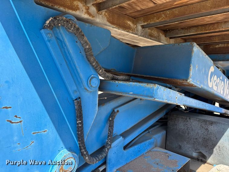 image for item ER3303 1989 Genie V2470CP scissor lift