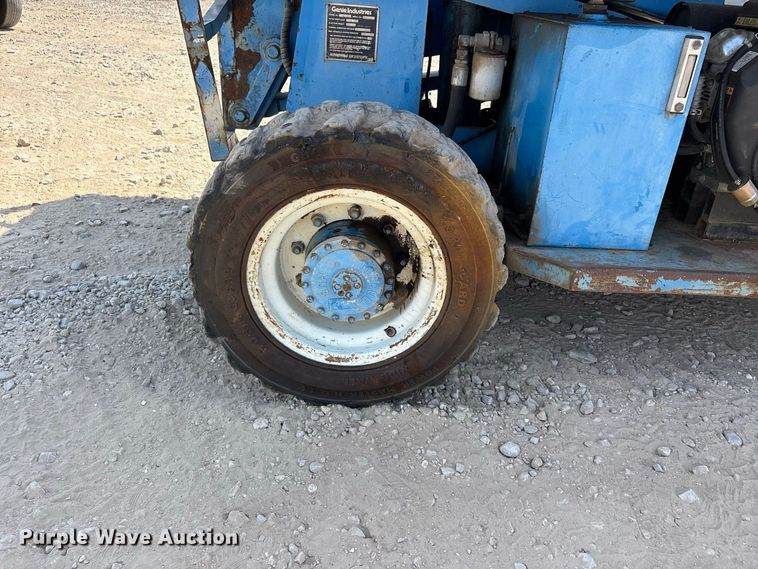 image for item ER3303 1989 Genie V2470CP scissor lift