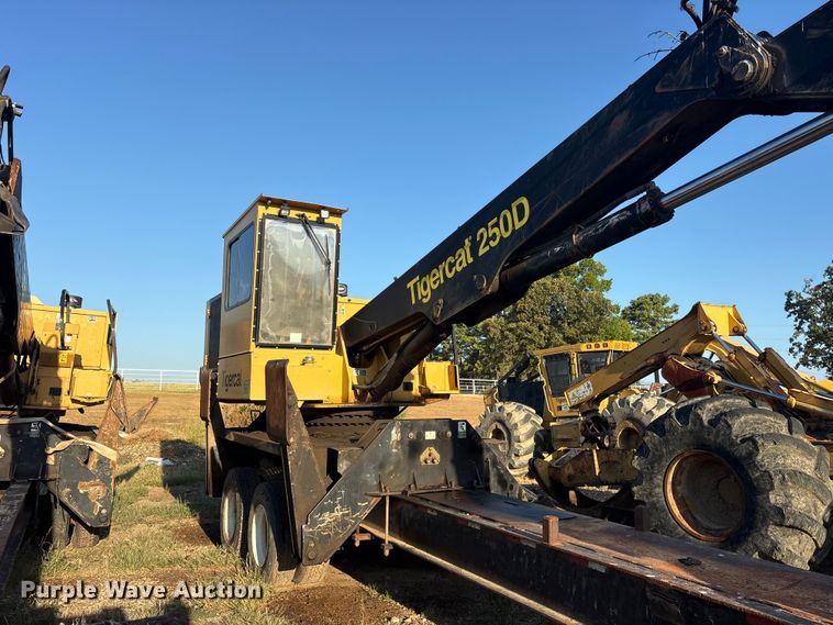 image for item ES8111 2016 Tigercat 250D log loader