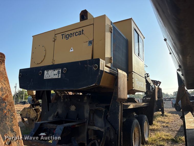 image for item ES8111 2016 Tigercat 250D log loader