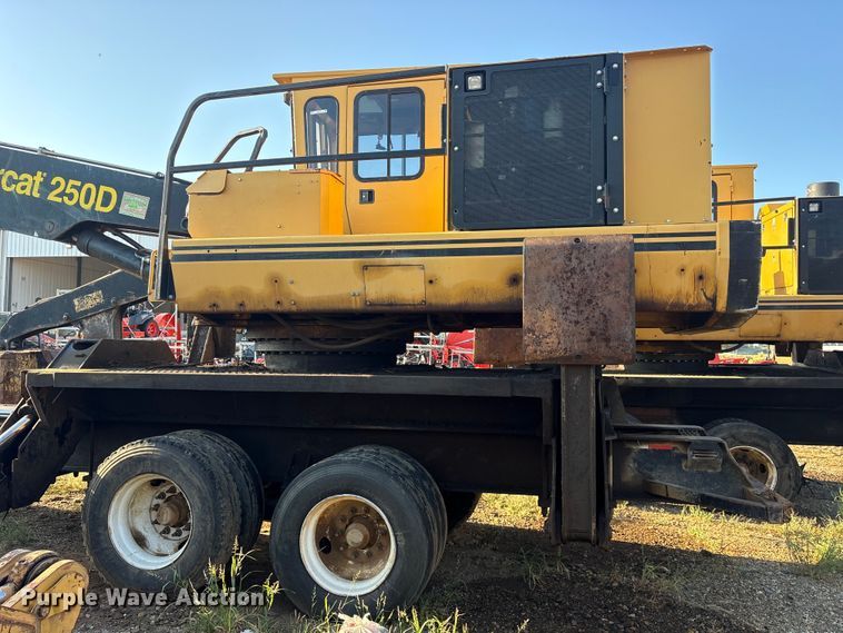 image for item ES8111 2016 Tigercat 250D log loader