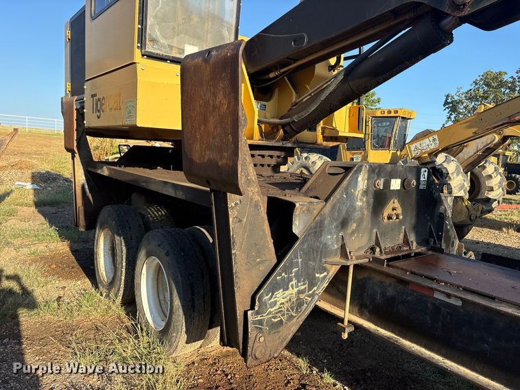 image for item ES8111 2016 Tigercat 250D log loader
