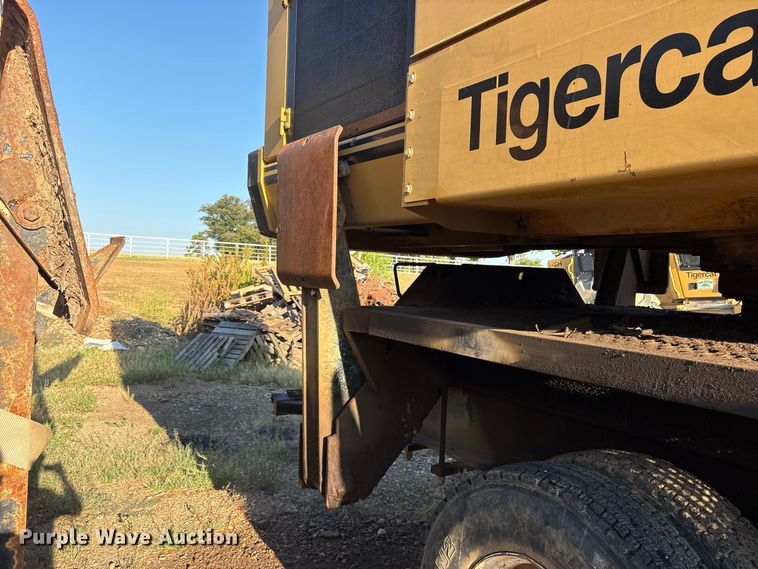 image for item ES8111 2016 Tigercat 250D log loader