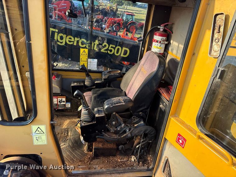 image for item ES8111 2016 Tigercat 250D log loader