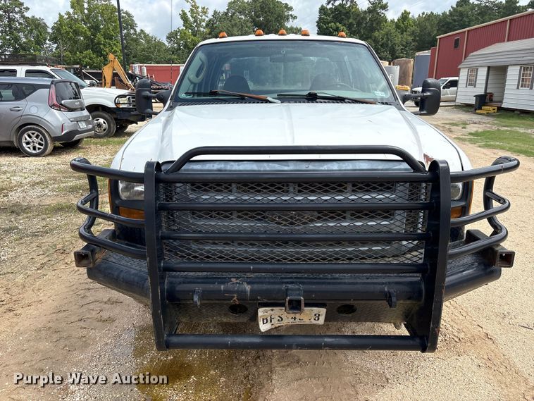 image for item EU0688 2006 Ford F350 Super Duty Crew Cab utility bed pickup truck