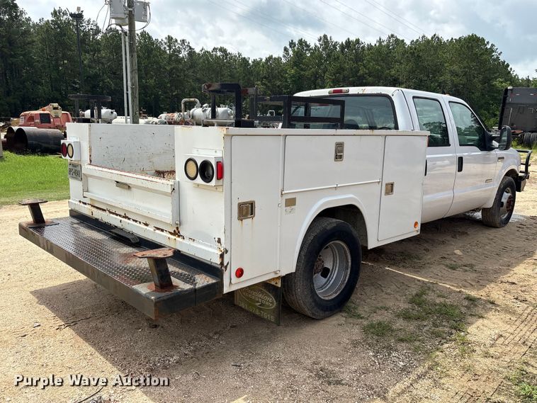 image for item EU0688 2006 Ford F350 Super Duty Crew Cab utility bed pickup truck