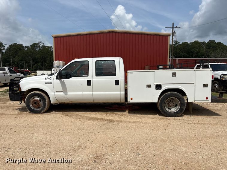 image for item EU0688 2006 Ford F350 Super Duty Crew Cab utility bed pickup truck