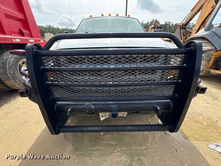 image for item EU0688 2006 Ford F350 Super Duty Crew Cab utility bed pickup truck