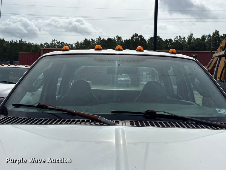 image for item EU0688 2006 Ford F350 Super Duty Crew Cab utility bed pickup truck
