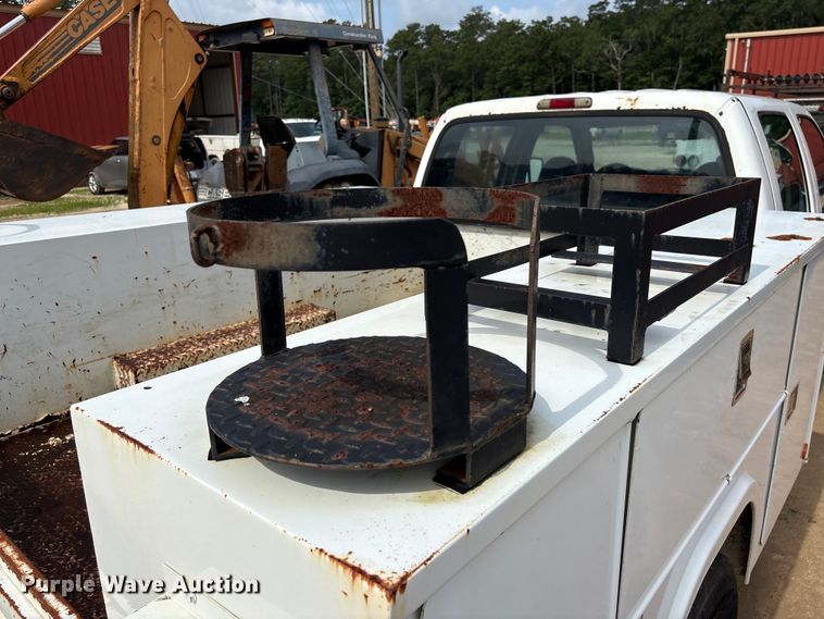 image for item EU0688 2006 Ford F350 Super Duty Crew Cab utility bed pickup truck