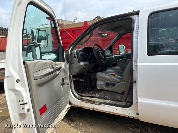 image for item EU0688 2006 Ford F350 Super Duty Crew Cab utility bed pickup truck