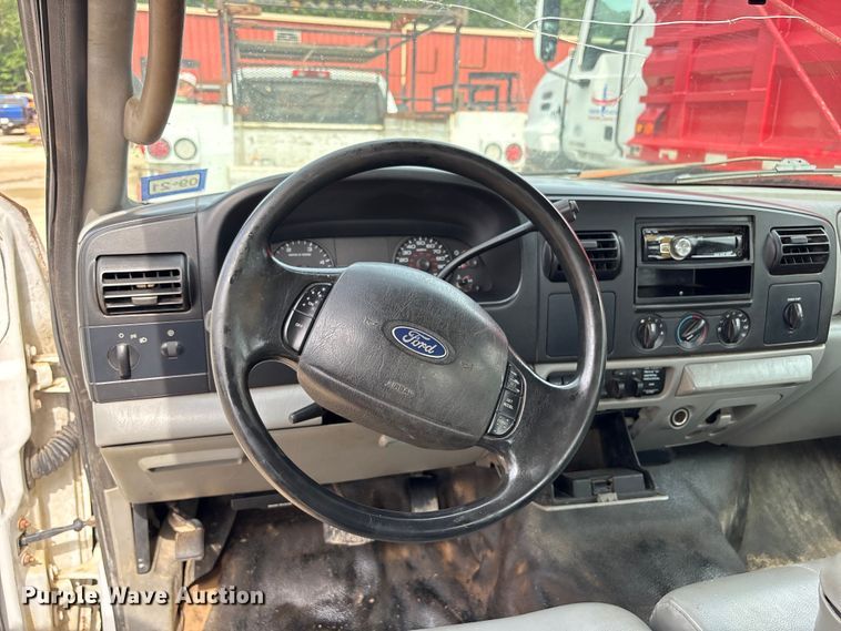 image for item EU0688 2006 Ford F350 Super Duty Crew Cab utility bed pickup truck