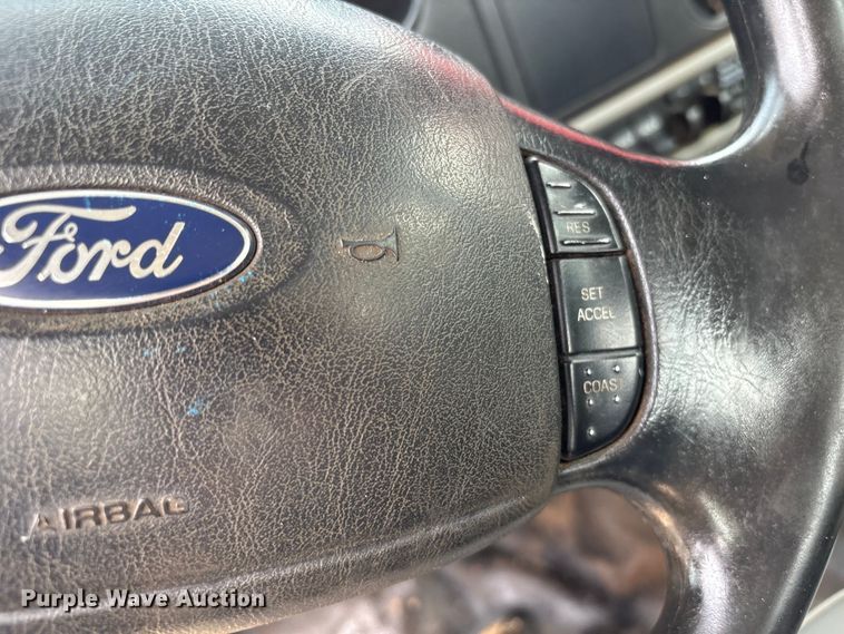 image for item EU0688 2006 Ford F350 Super Duty Crew Cab utility bed pickup truck