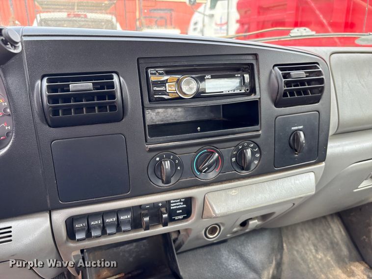 image for item EU0688 2006 Ford F350 Super Duty Crew Cab utility bed pickup truck