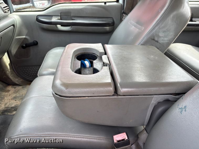 image for item EU0688 2006 Ford F350 Super Duty Crew Cab utility bed pickup truck