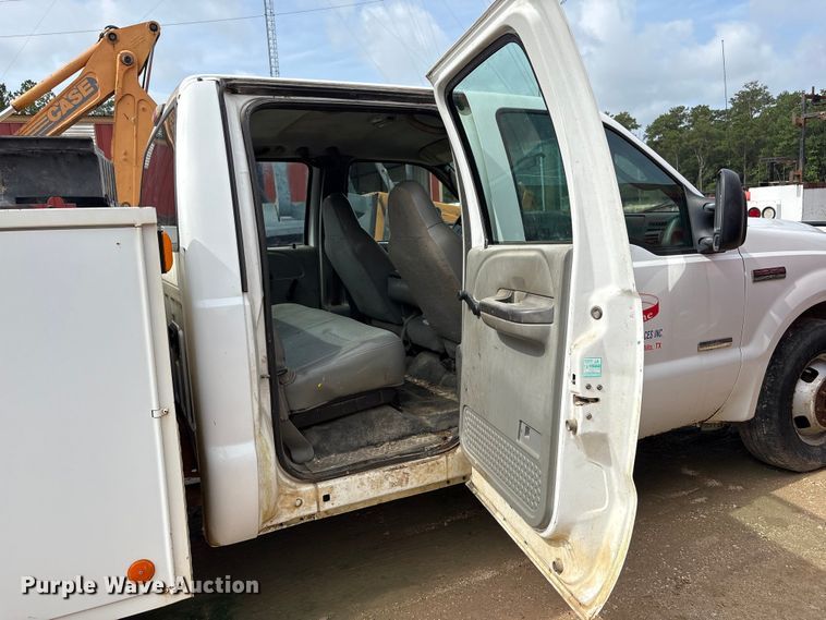 image for item EU0688 2006 Ford F350 Super Duty Crew Cab utility bed pickup truck