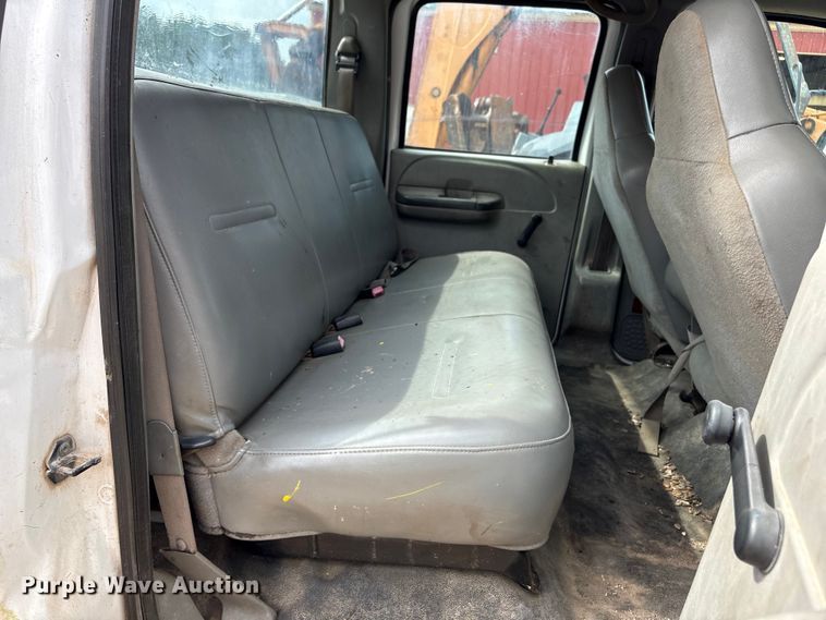 image for item EU0688 2006 Ford F350 Super Duty Crew Cab utility bed pickup truck