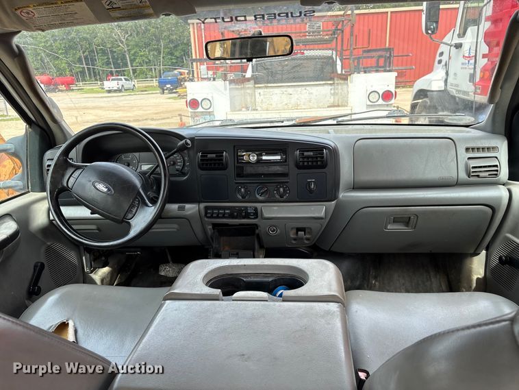 image for item EU0688 2006 Ford F350 Super Duty Crew Cab utility bed pickup truck