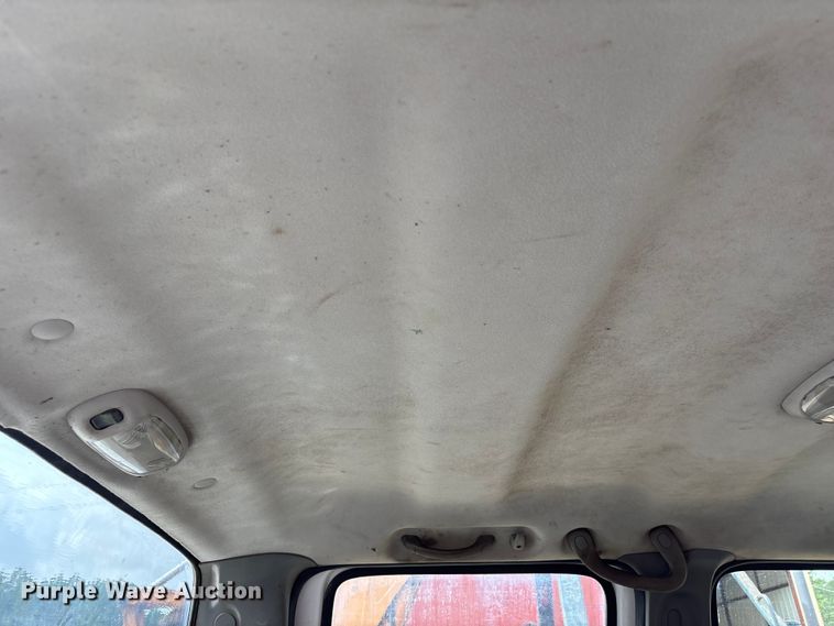 image for item EU0688 2006 Ford F350 Super Duty Crew Cab utility bed pickup truck