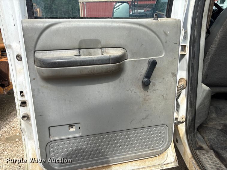 image for item EU0688 2006 Ford F350 Super Duty Crew Cab utility bed pickup truck
