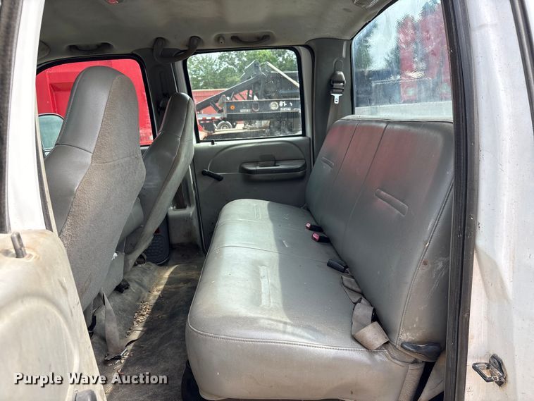 image for item EU0688 2006 Ford F350 Super Duty Crew Cab utility bed pickup truck