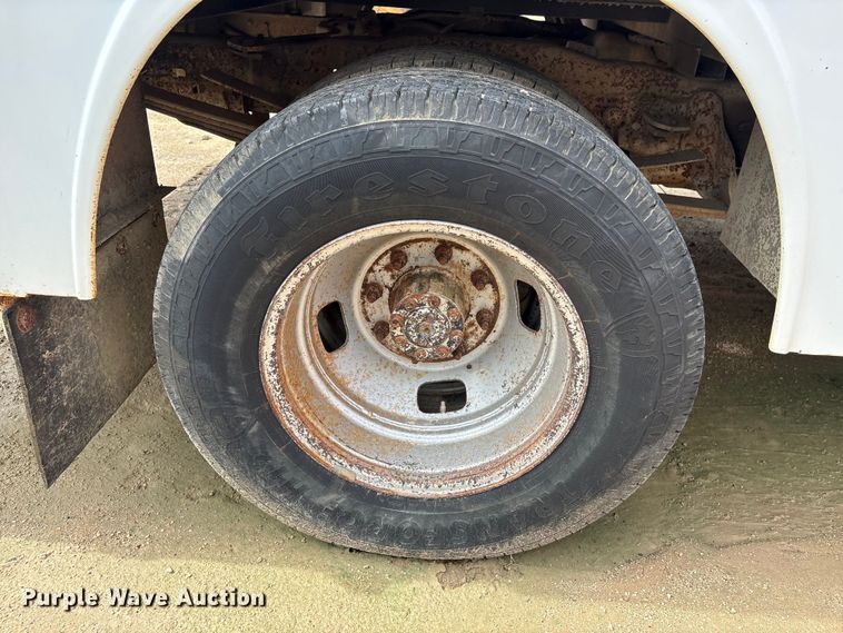 image for item EU0688 2006 Ford F350 Super Duty Crew Cab utility bed pickup truck