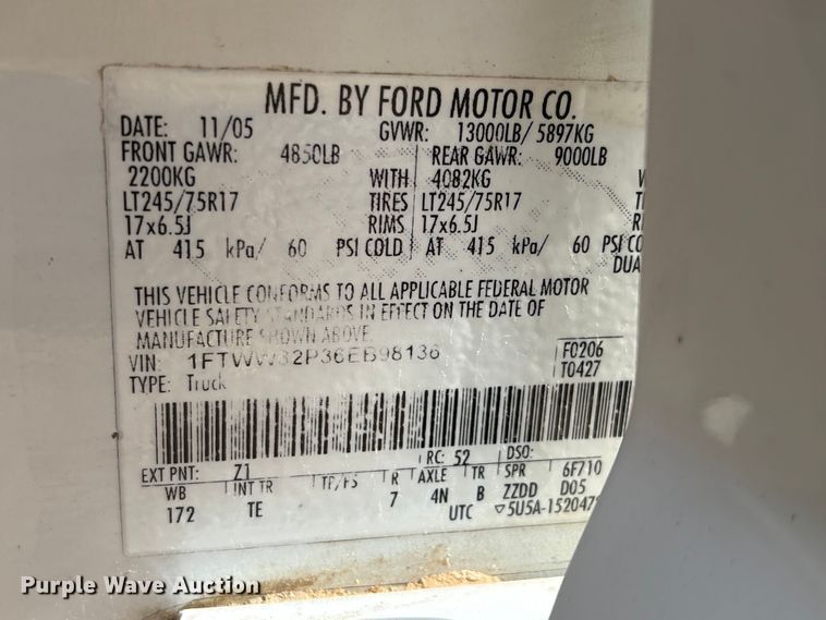 image for item EU0688 2006 Ford F350 Super Duty Crew Cab utility bed pickup truck