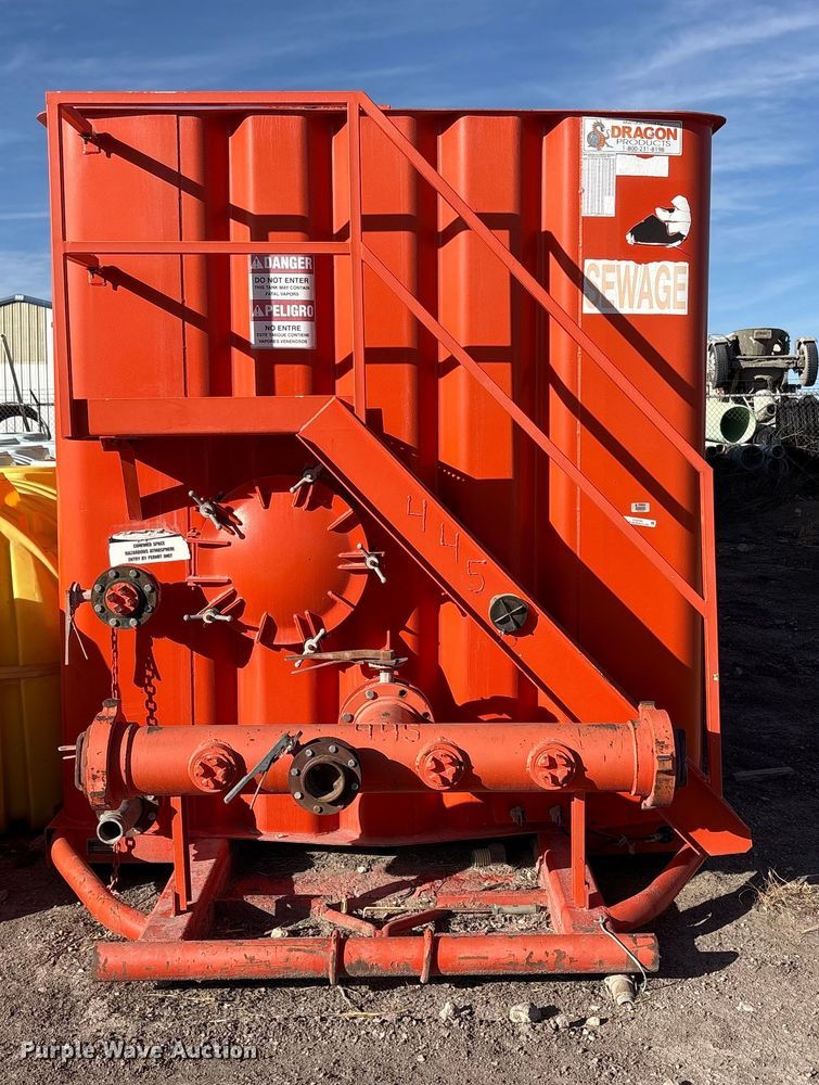 image for item EU4764 2011 Dragon frac tank trailer
