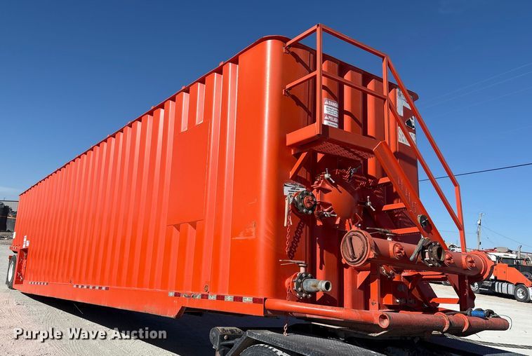 image for item EU4764 2011 Dragon frac tank trailer