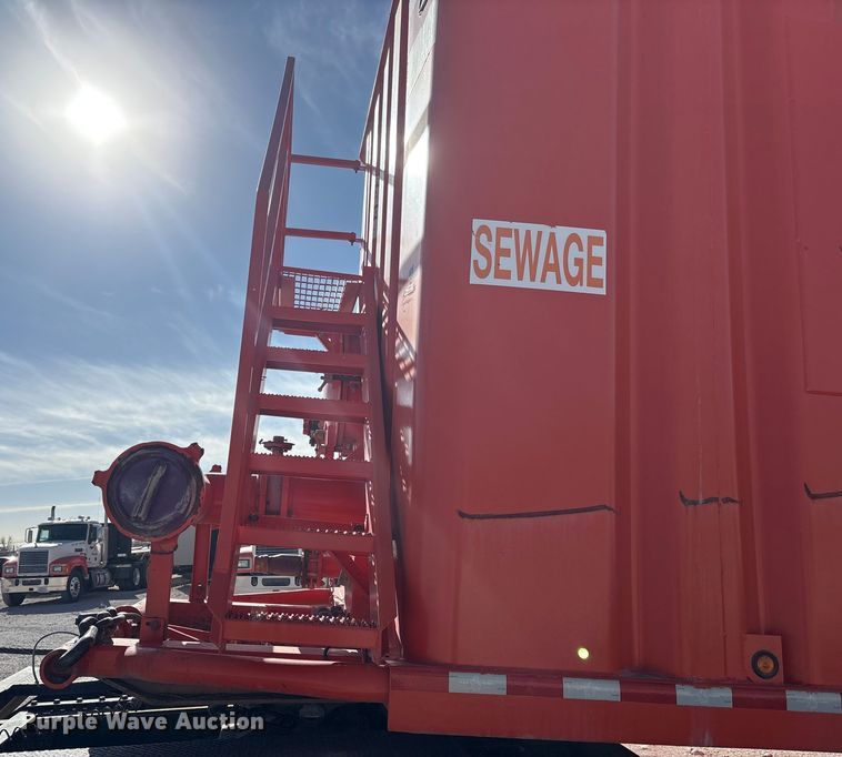 image for item EU4764 2011 Dragon frac tank trailer