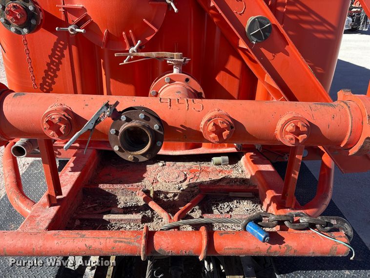 image for item EU4764 2011 Dragon frac tank trailer
