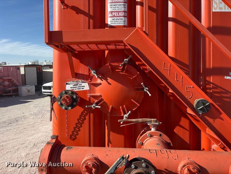 image for item EU4764 2011 Dragon frac tank trailer