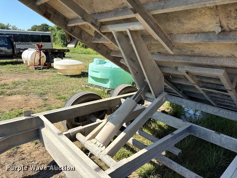 image for item EV6188 2015 PJ D7142 dump trailer